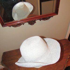 SILVER WESTERN STYLE SUMMER HAT. MED. NWOT.